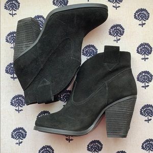 Vince Camuto size 5 black booties never worn